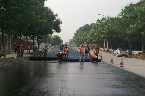沥青道路铺设
